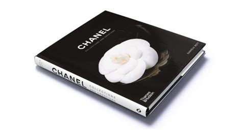 livre chanel deco|Chanel book ornaments.